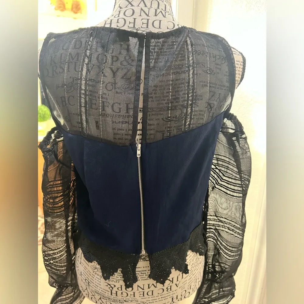 NWOT  Cold Shoulder lace top. Style tags attached, size Medium - Image 9