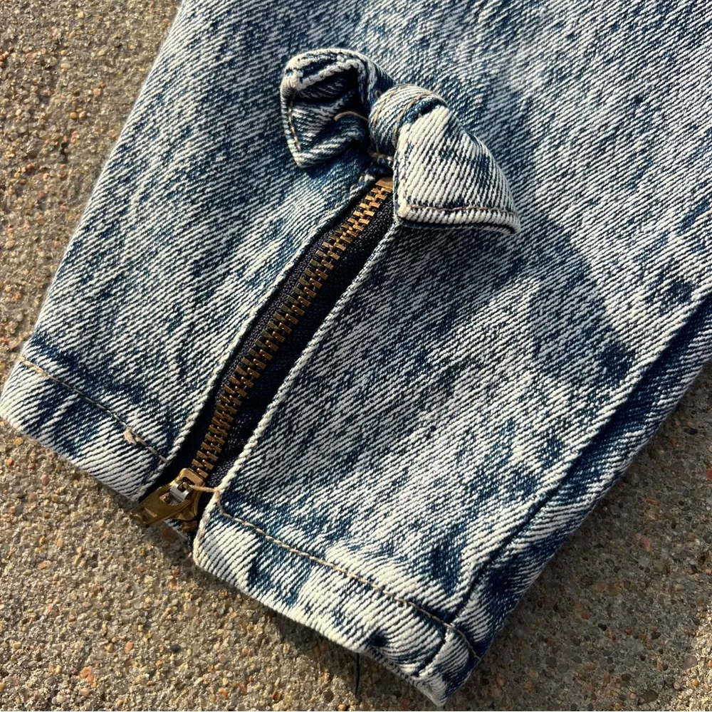 Vintage 80s Pure Jeanswear Zipper Ankle Bow Acid Wash High Rise Taper Jeans Blue Size 24 - Image 6