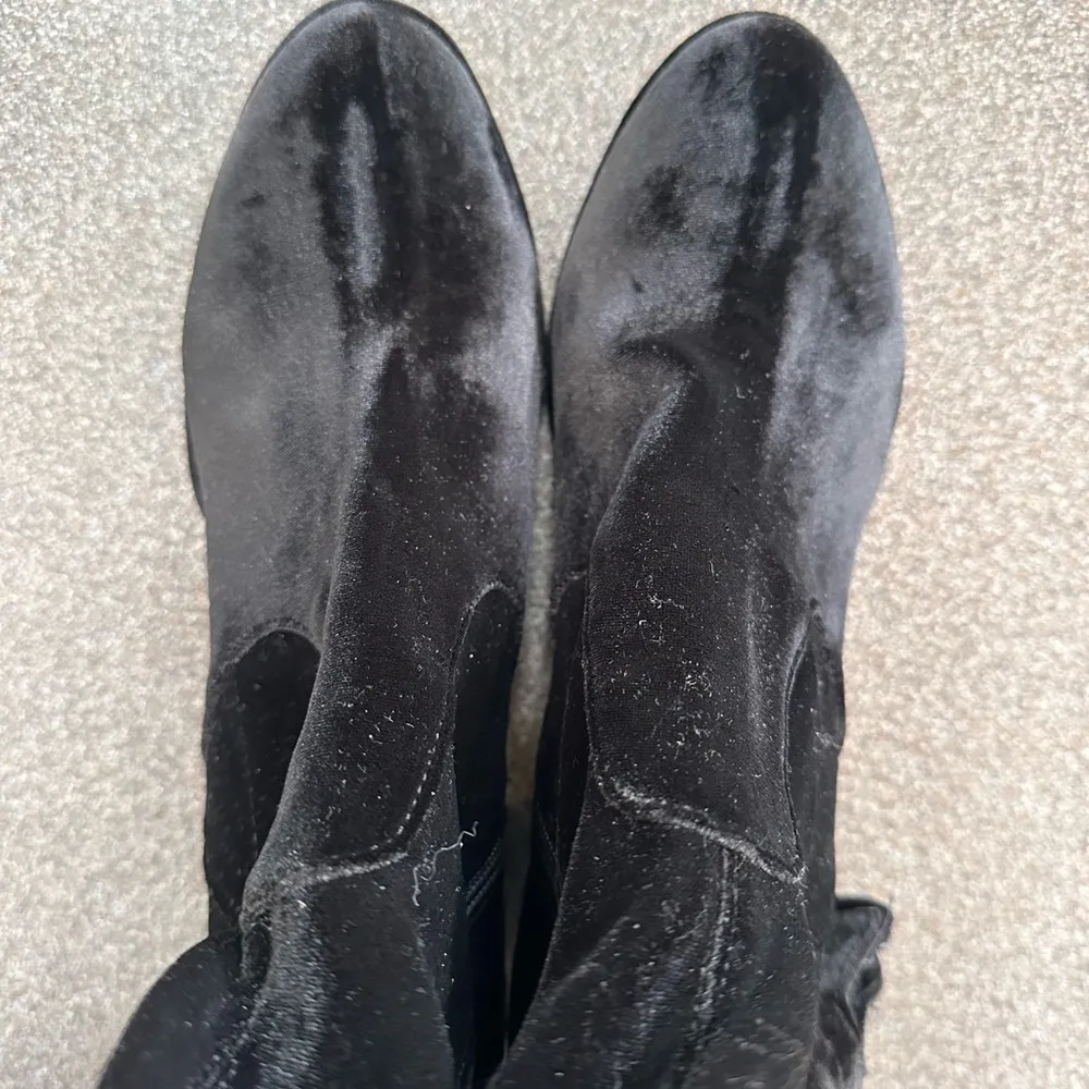 Marc Fisher Black Velvet, Block Heeled,
Over The Knee Boots, Size 9.5 - Image 7