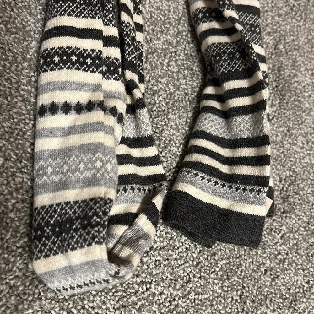 NWT American Eagle Winter Cream & Grey Fair Isle Scarf - Image 2