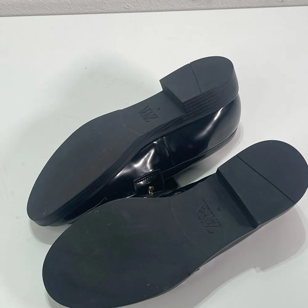 ZARA Black Flat Loafers Gold Chain Women EUR 40 US 9 Preppy Classic  Y2K Shoes - Image 7