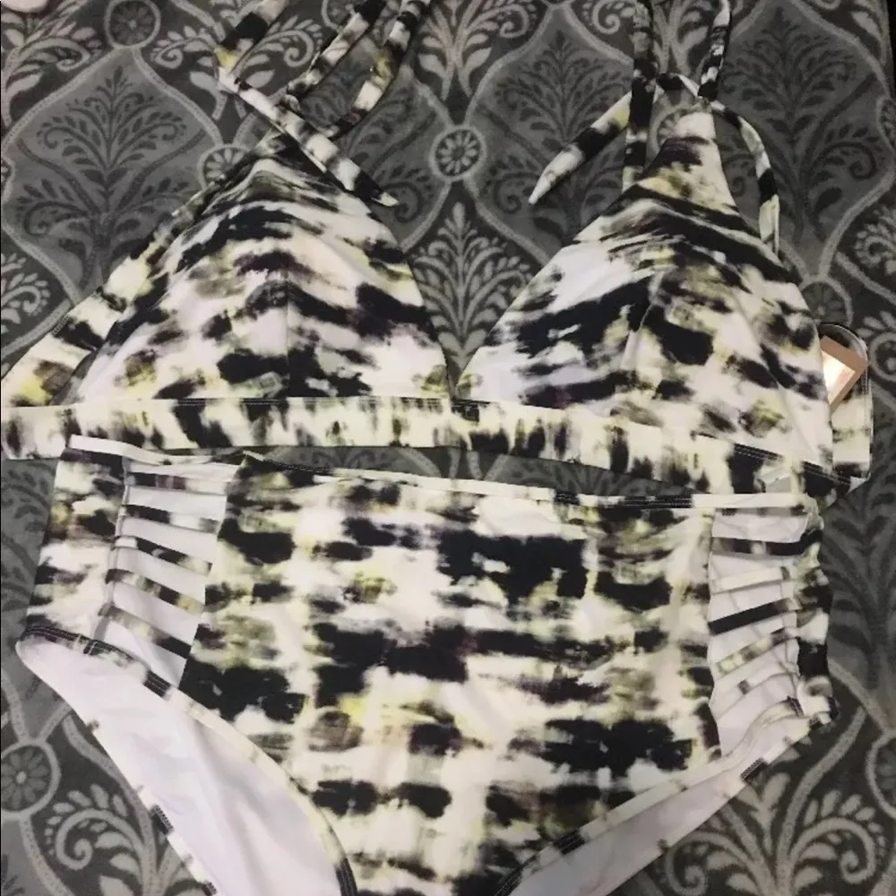 Rachel Roy marble tie dye 2 pc. swimsuit  24 W - Image 3