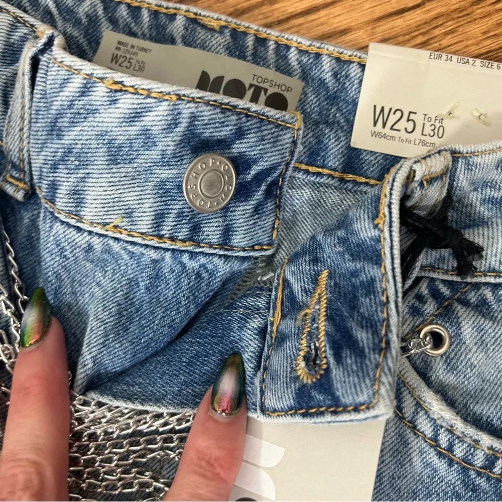 TOPSHOP | Silver Toned Chain Moto Cropped Denim Jeans NWT Size 2 - Image 12