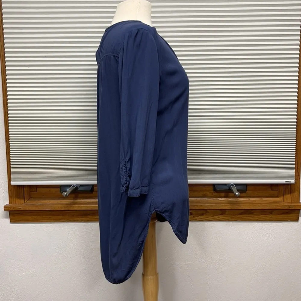 Cloth & Stone Blue Hi-Low 3/4 button down shirt - Image 3