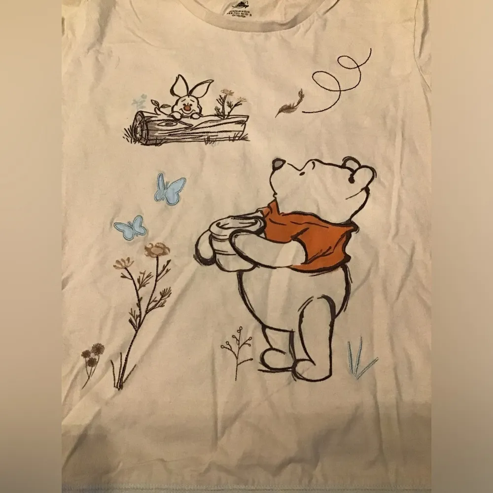 Disney Winnie the Pooh cream long sleeve woman’s medium - Image 2