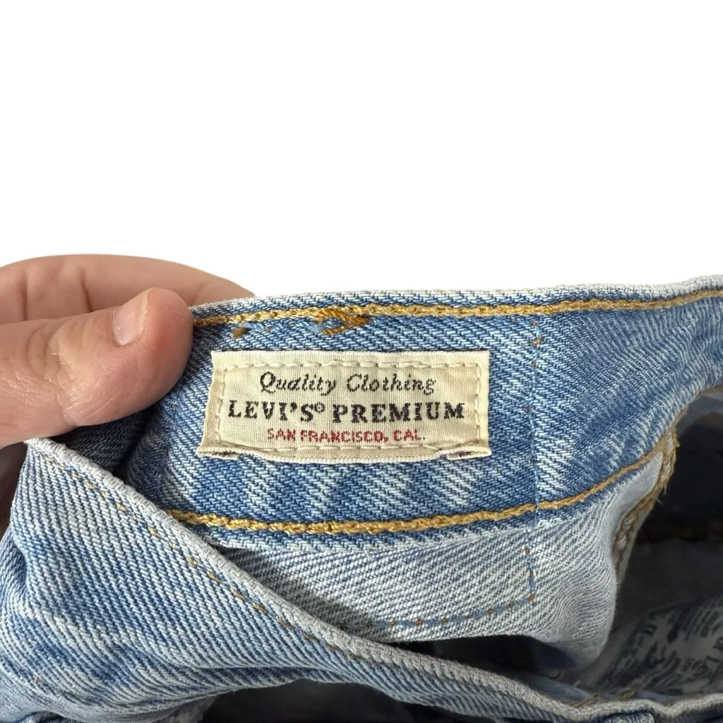 Levi’s Women’s 501 Original Fit High Rise Shorts Light Wash Size 25 - Image 8