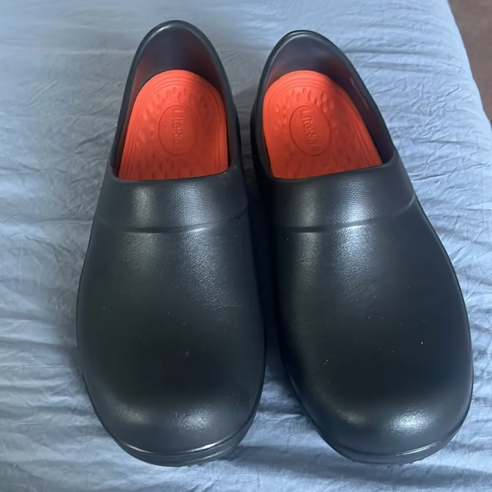 Crocs Literide clogs size 8 - Image 2