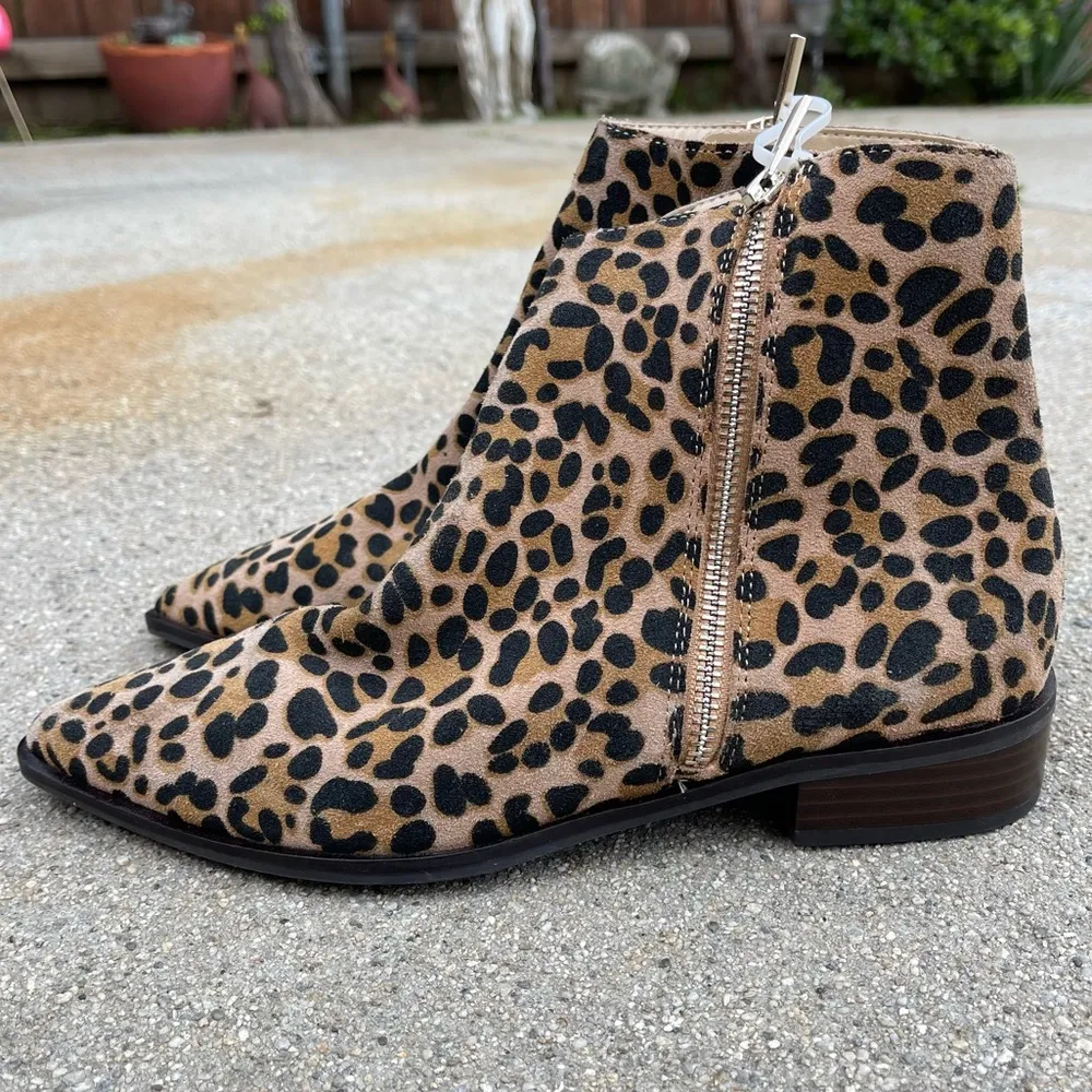 NWOT SOLE SOCIETY CADYNA Suede Pointed Toe Stacked Heel Ankle Bootie size 7.5 - Image 3