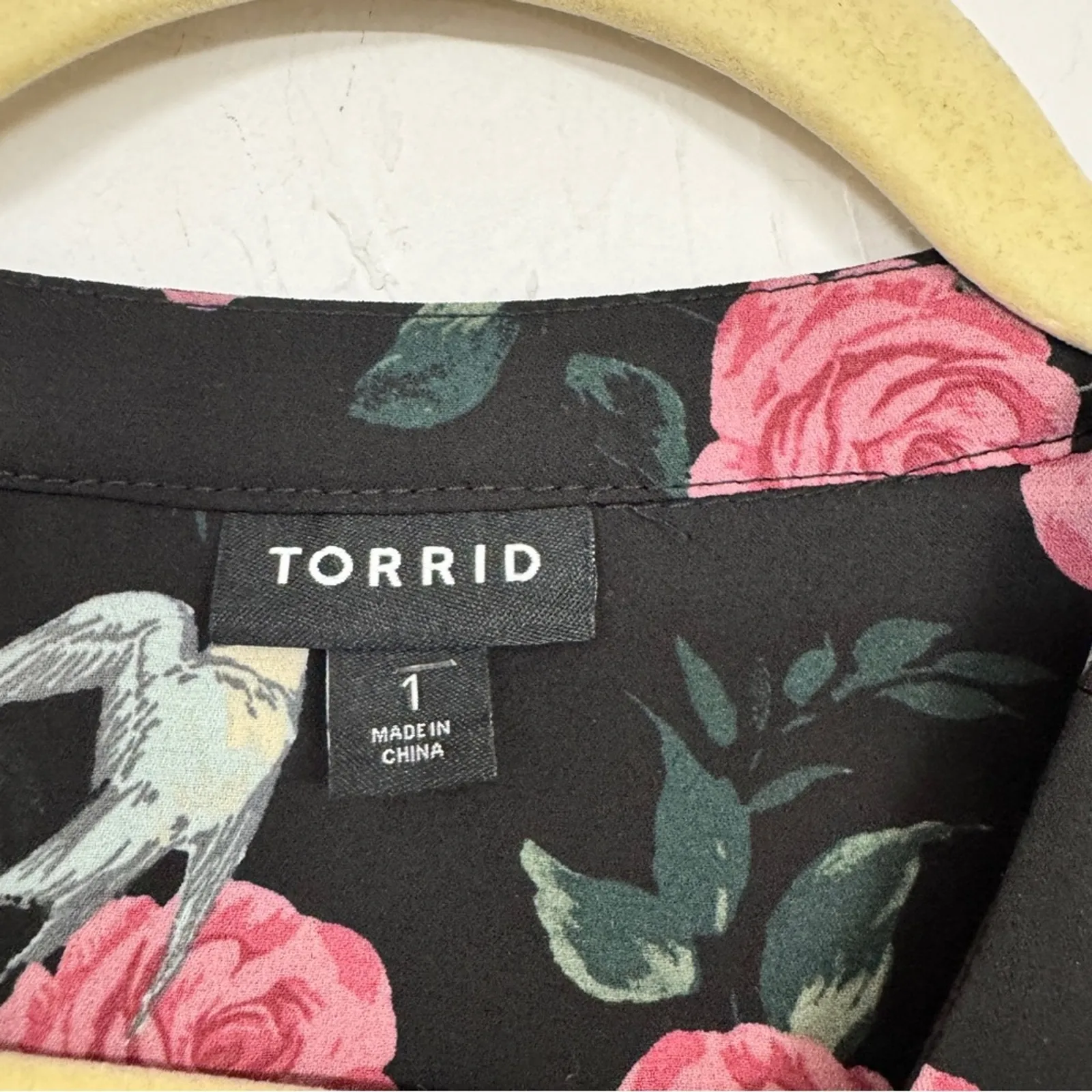 Torrid Black Pink Rose & Bird Print Long Sleeve Blouse Womens 1X Classic Tie - Image 2