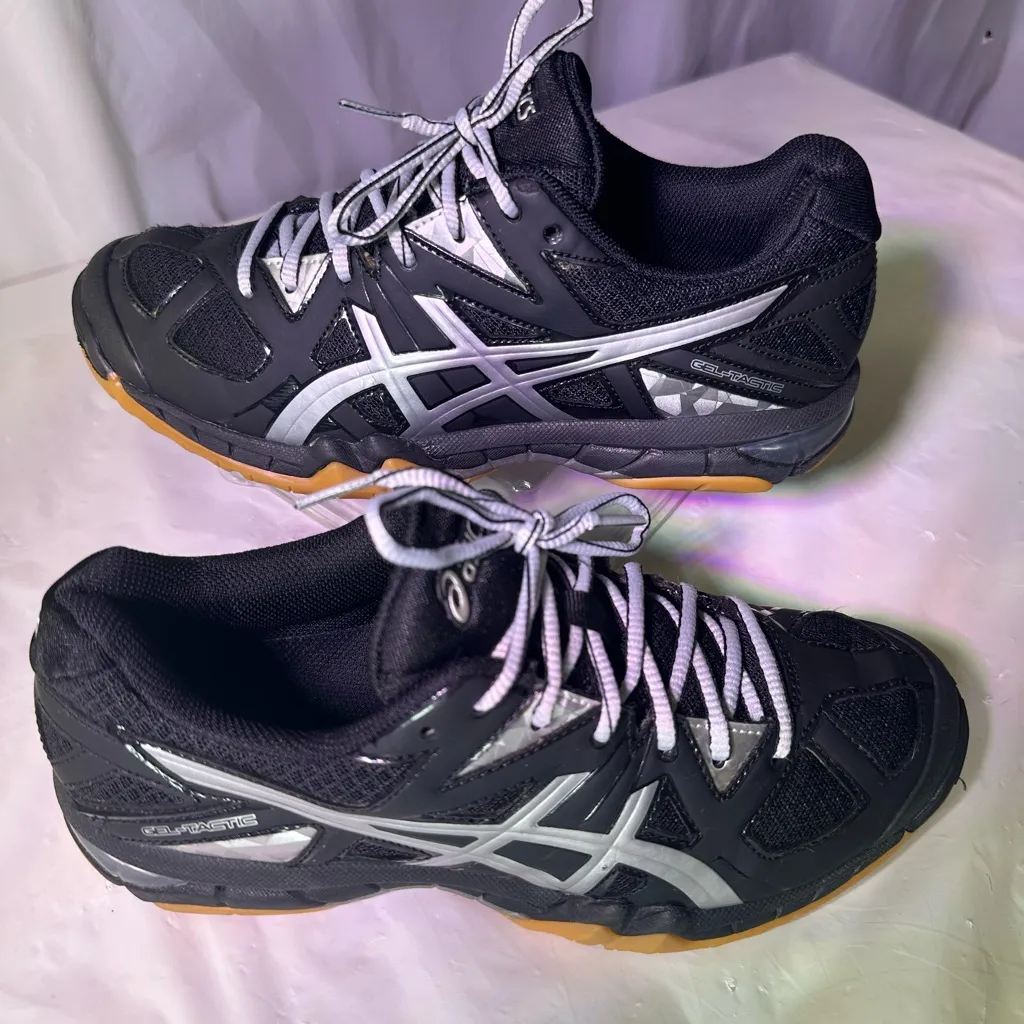 ASICS Black and Silver Sneakers with Gum Sole - Image 3