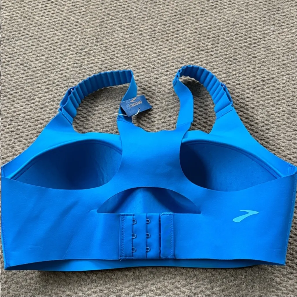 NWT Brooks Dare Racerback 2.0
Sports Bra Azure Blue Size 34C Retail $75.00 - Image 10