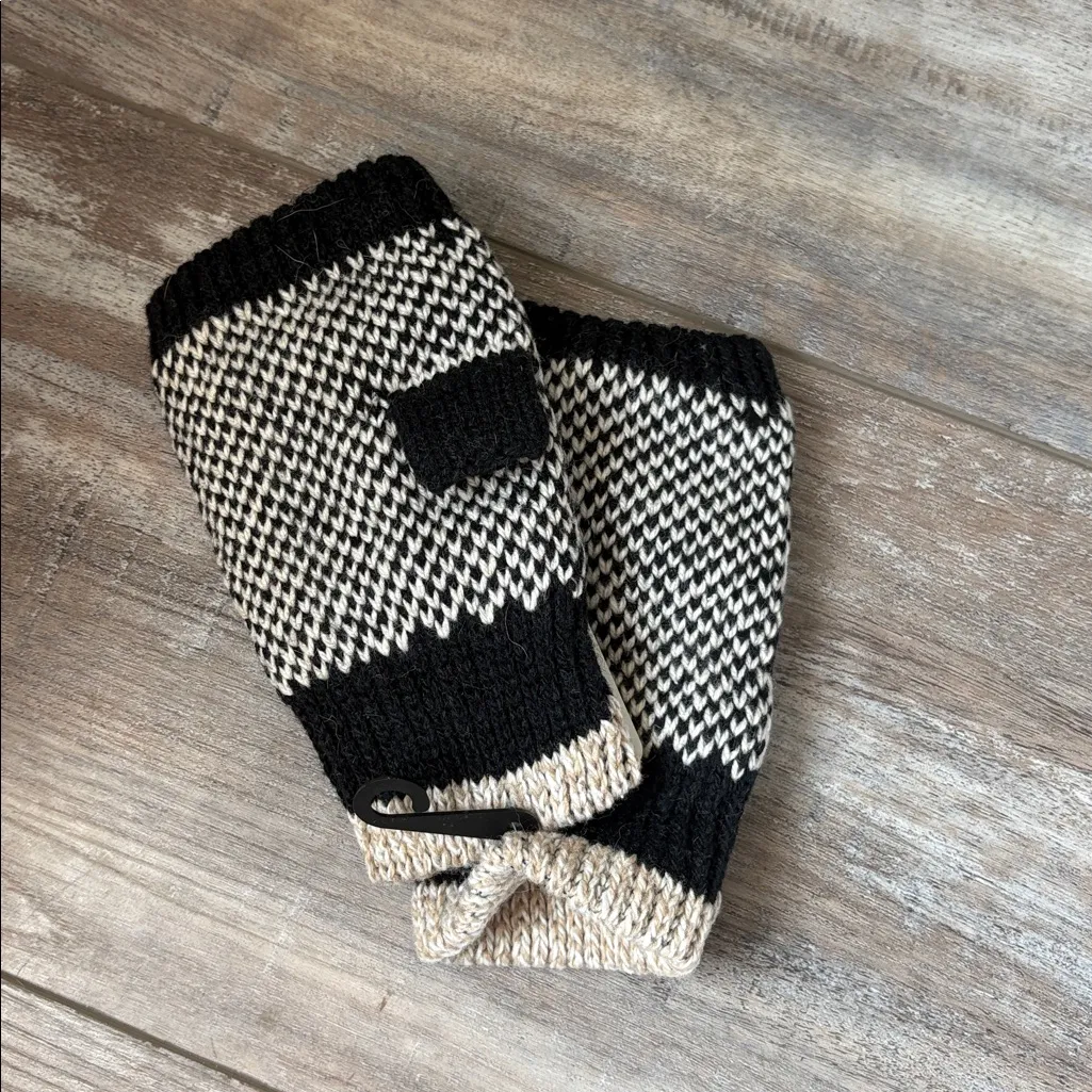 Fingerless Mittens Black - Image 2