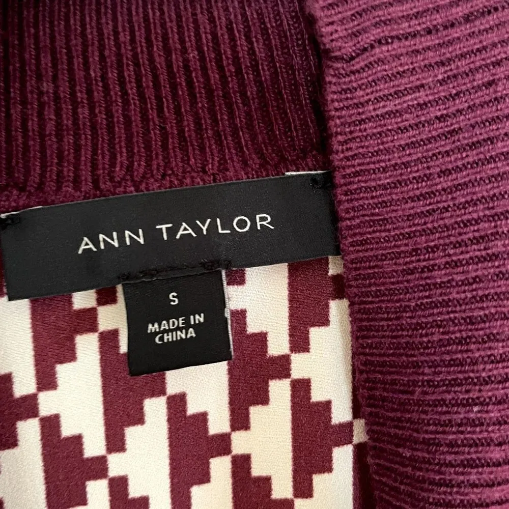 Ann Taylor maroon turtleneck sweter geometric design business casual long sleeve - Image 3