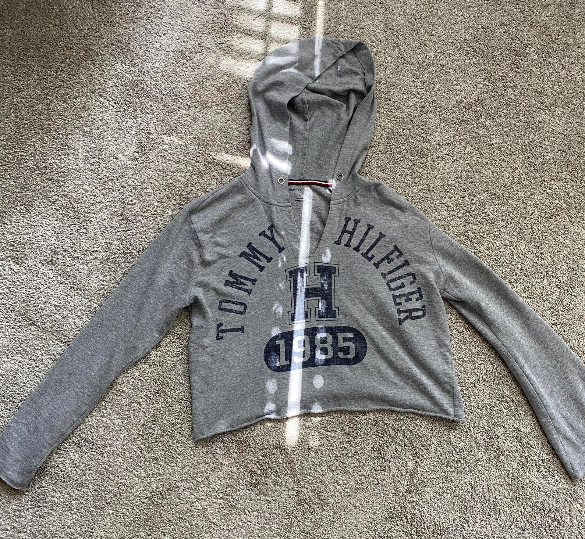 Tommy Hilfiger Crop Top Hoodie - Image 5