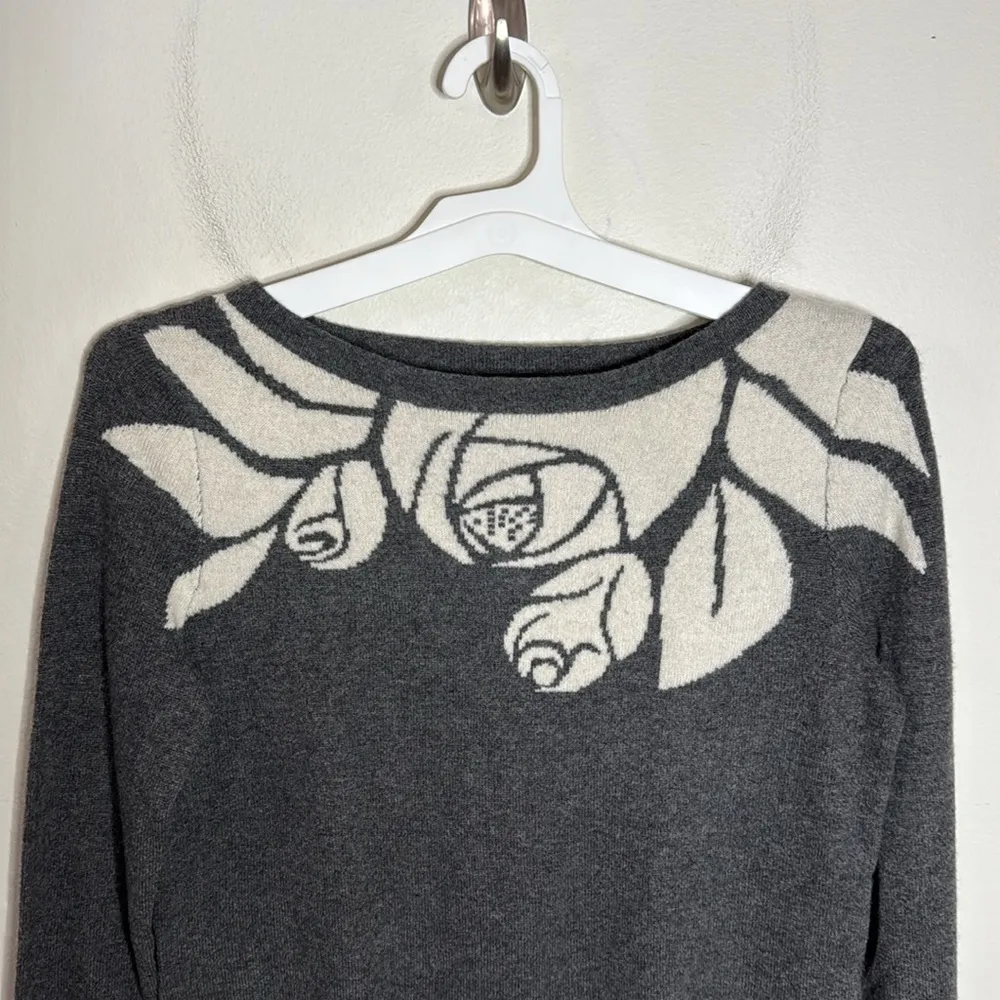 Talbots Audrey Cashmere Boatneck Floral Rose Long sleeve Sweater grey size XS - Image 3