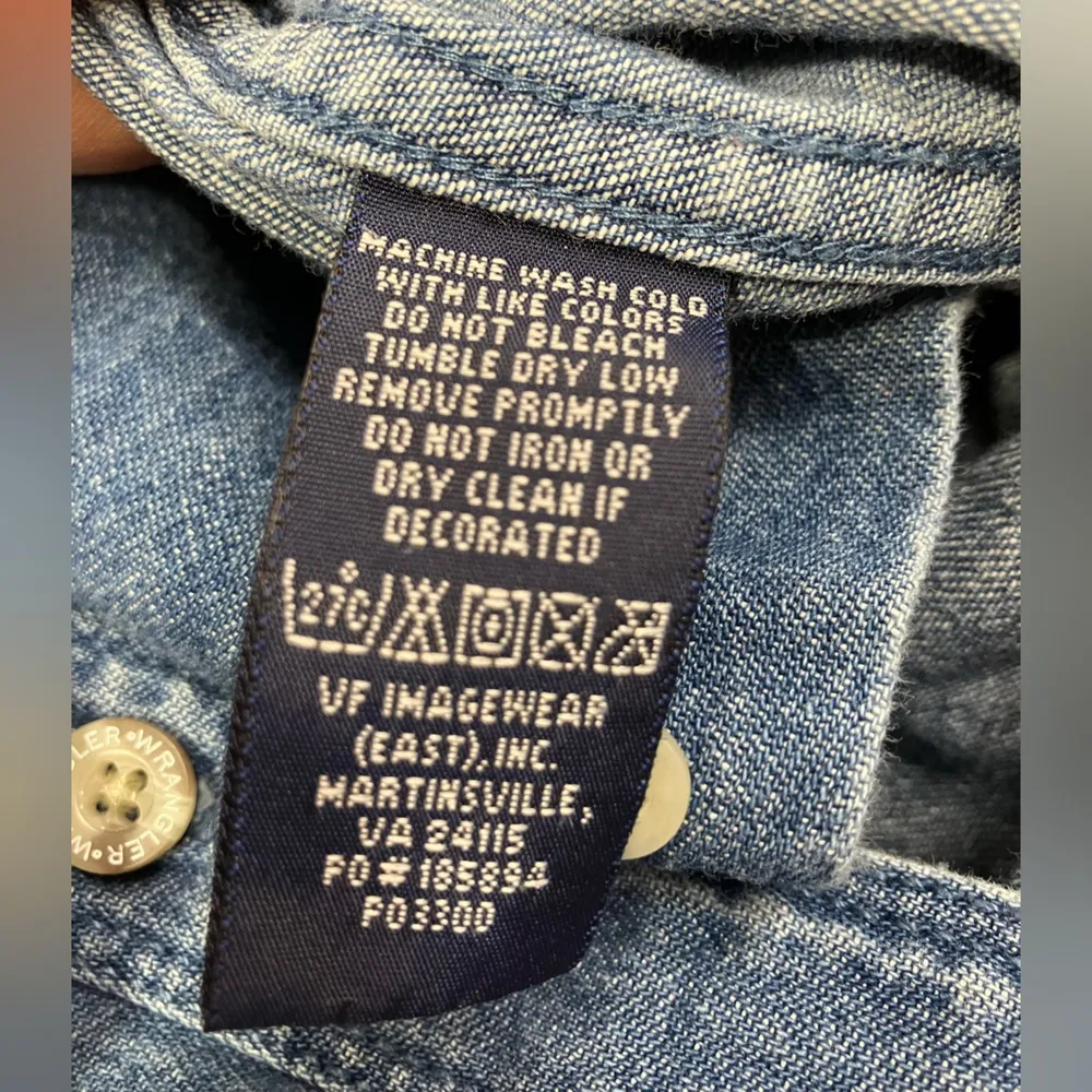 Wrangler Walt Disney‎ Parks & Resorts Embroidered Denim Button Up Shirt Womens S - Image 8