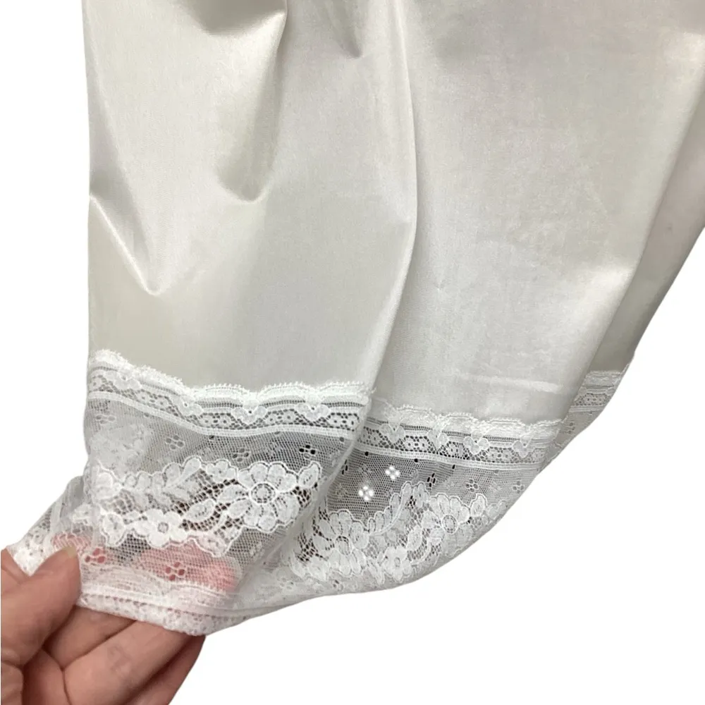 Vintage Vanity Fair full slip. Size 40 in White - Image 3