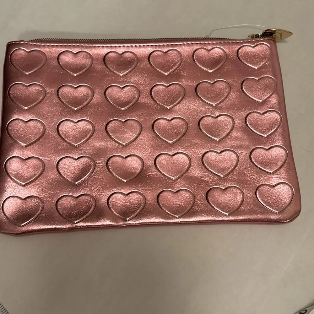 TWO FACED COSMETIC BAG PINK METALLIC HEARTS GOLD ZIPPER
EXCELLENT CONDITION NWOT - Image 2