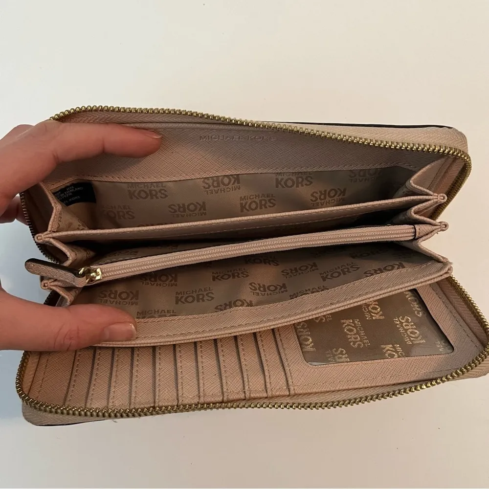 Michael Kors Light Pink / Beige Wallet - Image 7