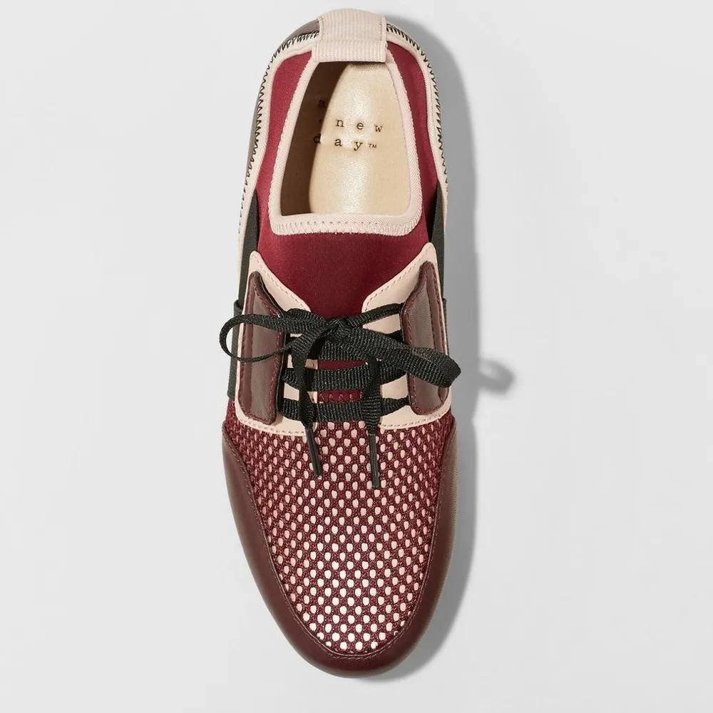 New With Box Lace Up Sneaker Comfort Shoe - Image 3