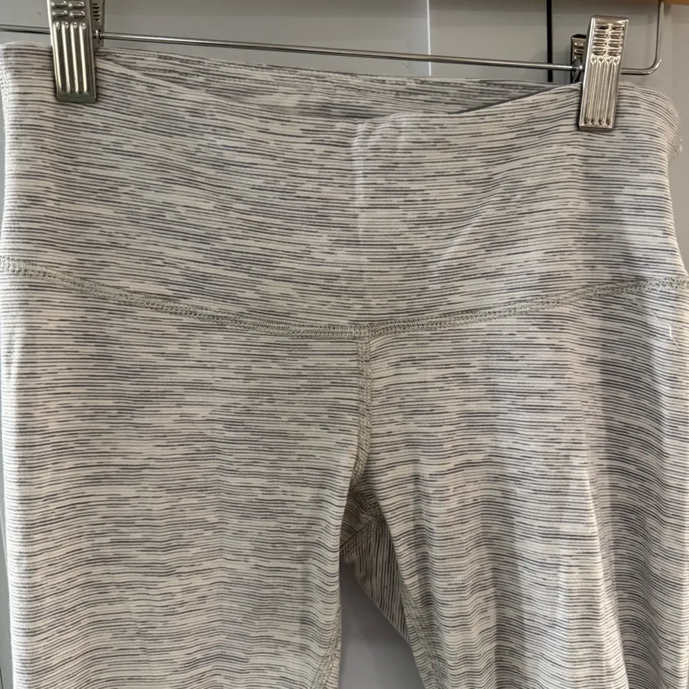 Lululemon‎ Crop Leggings Size 4 Wee are from space gray athleisure athletic gym - Image 4