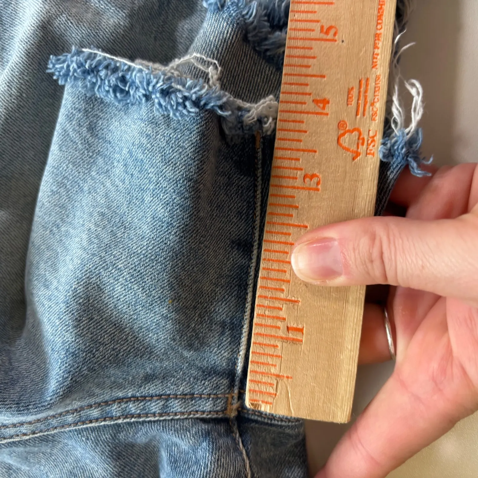 Dear John Ivy‎ Denim Shorts Women's Size 31 Light Wash Distressed Frayed Hem - Image 5