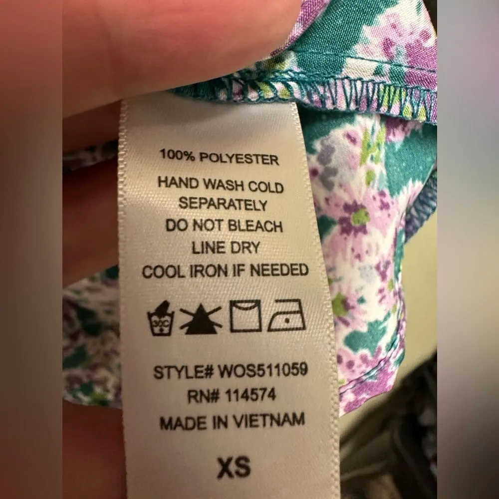 Anthropologie Pleione smocked 3/4 sleeve blouse - Image 6