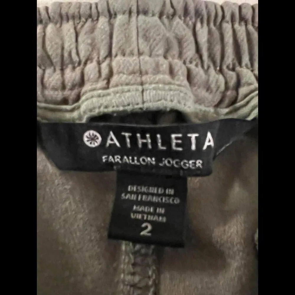 Athleta Stylish Camo Pattern Jogger Pants with Elastic Waistband size 2 - Image 9