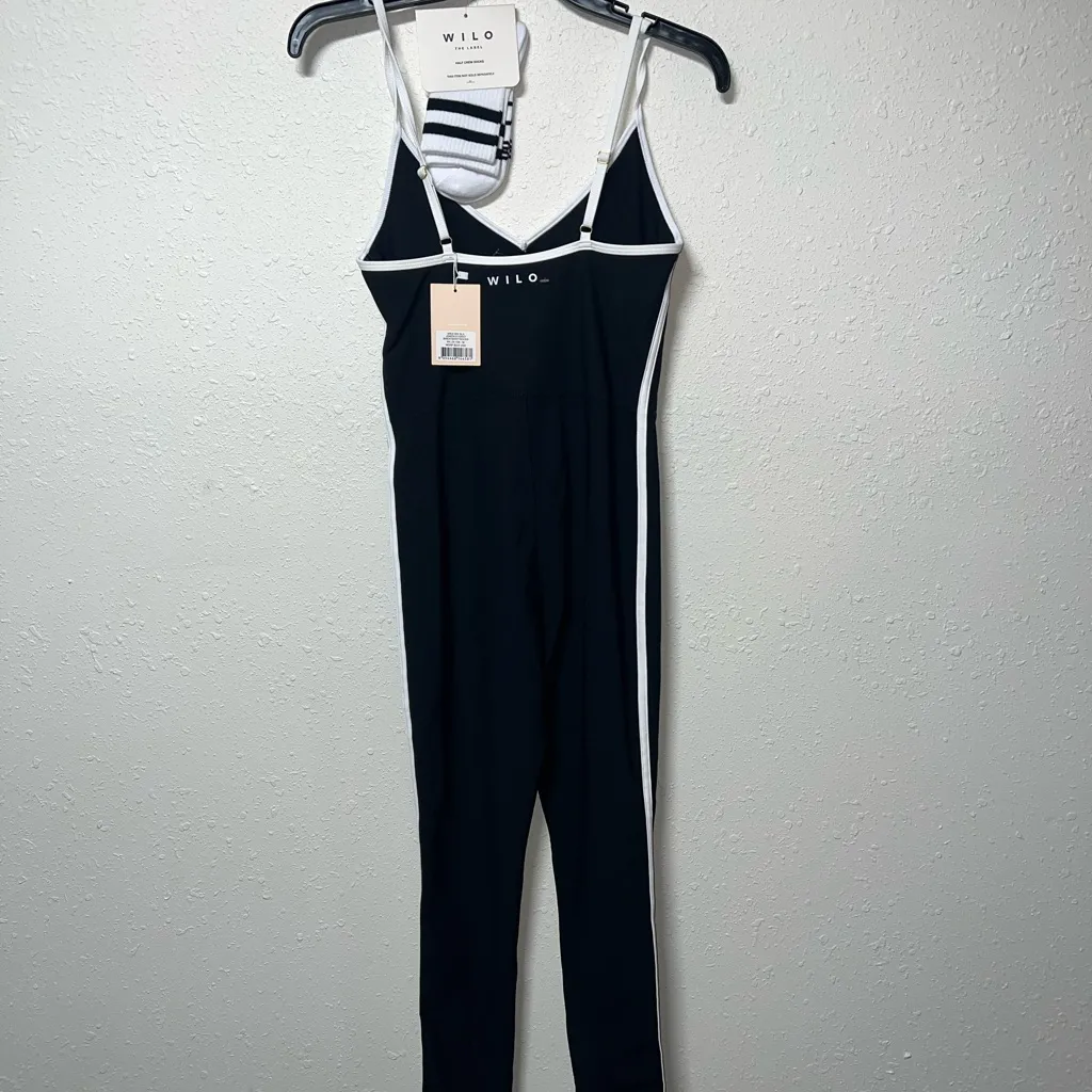 Elegant Black Jumpsuit with Sleek‎ Design Size M - Image 2