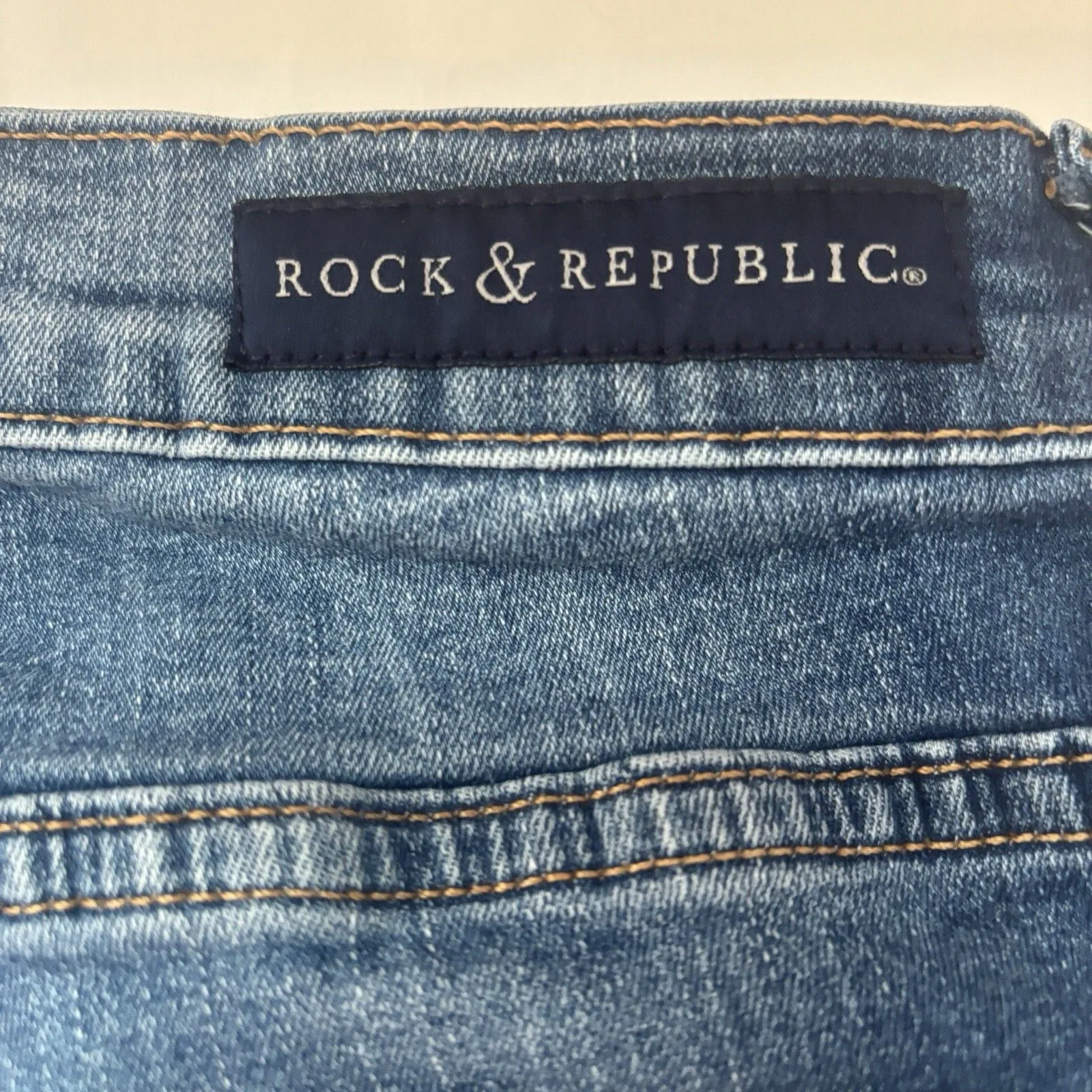 ROCK & REPUBLIC Berlin Distressed Mid-Rise Jeans Women's Size 8 Medium Wash - Image 2