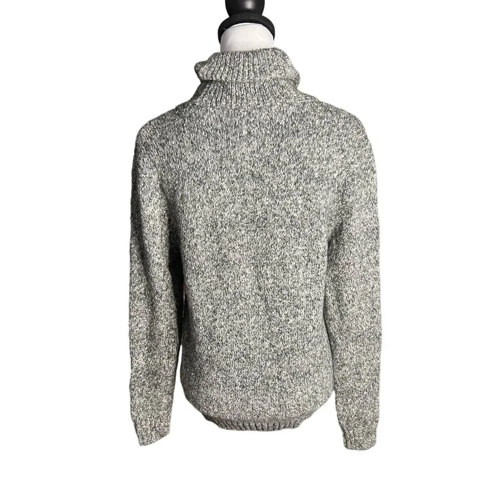Abercrombie and Fitch Size Small Gray and White Sweater - Image 3