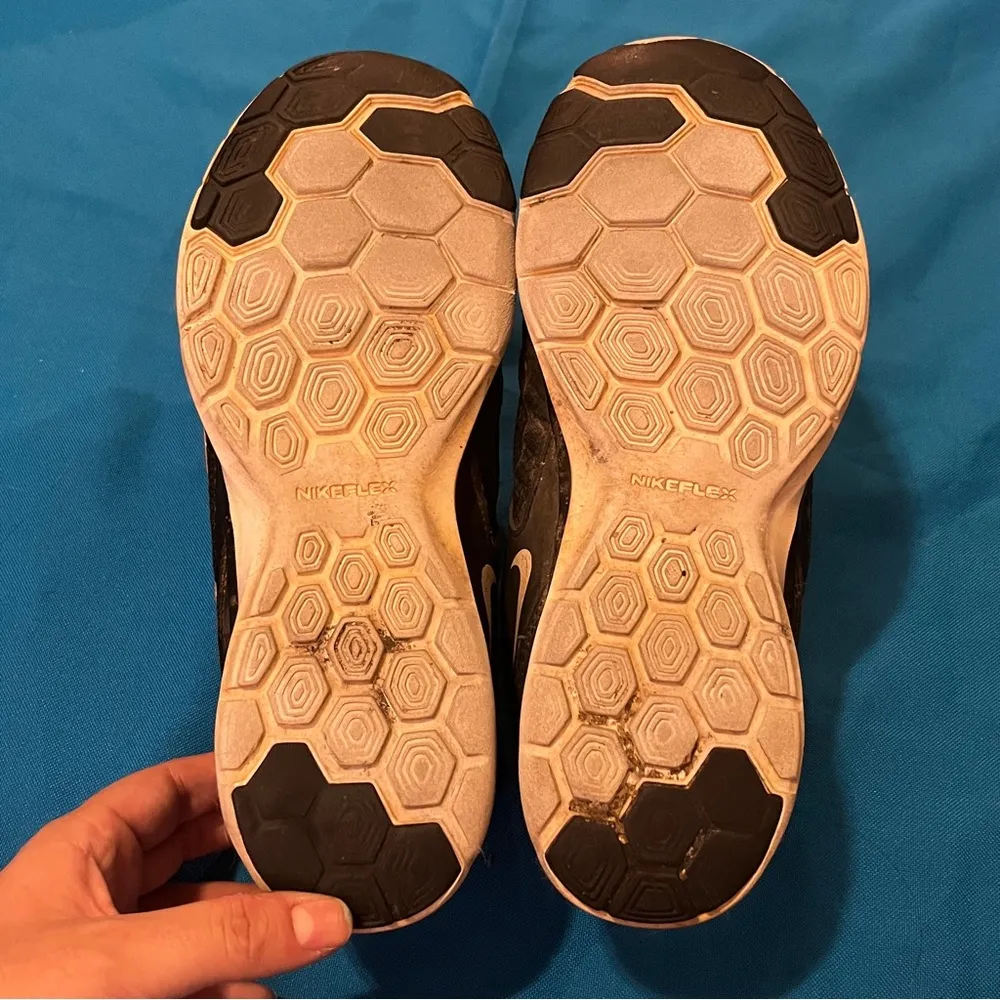 Black Nike Trainers - Image 6