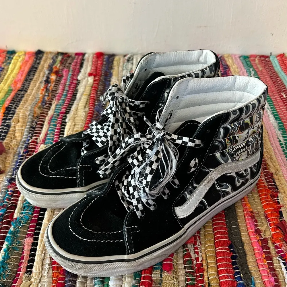 VANS Sk8-hi Flame Skull Unisex Sneakers Men 6, Women 7.5 Checkered Laces - Image 3