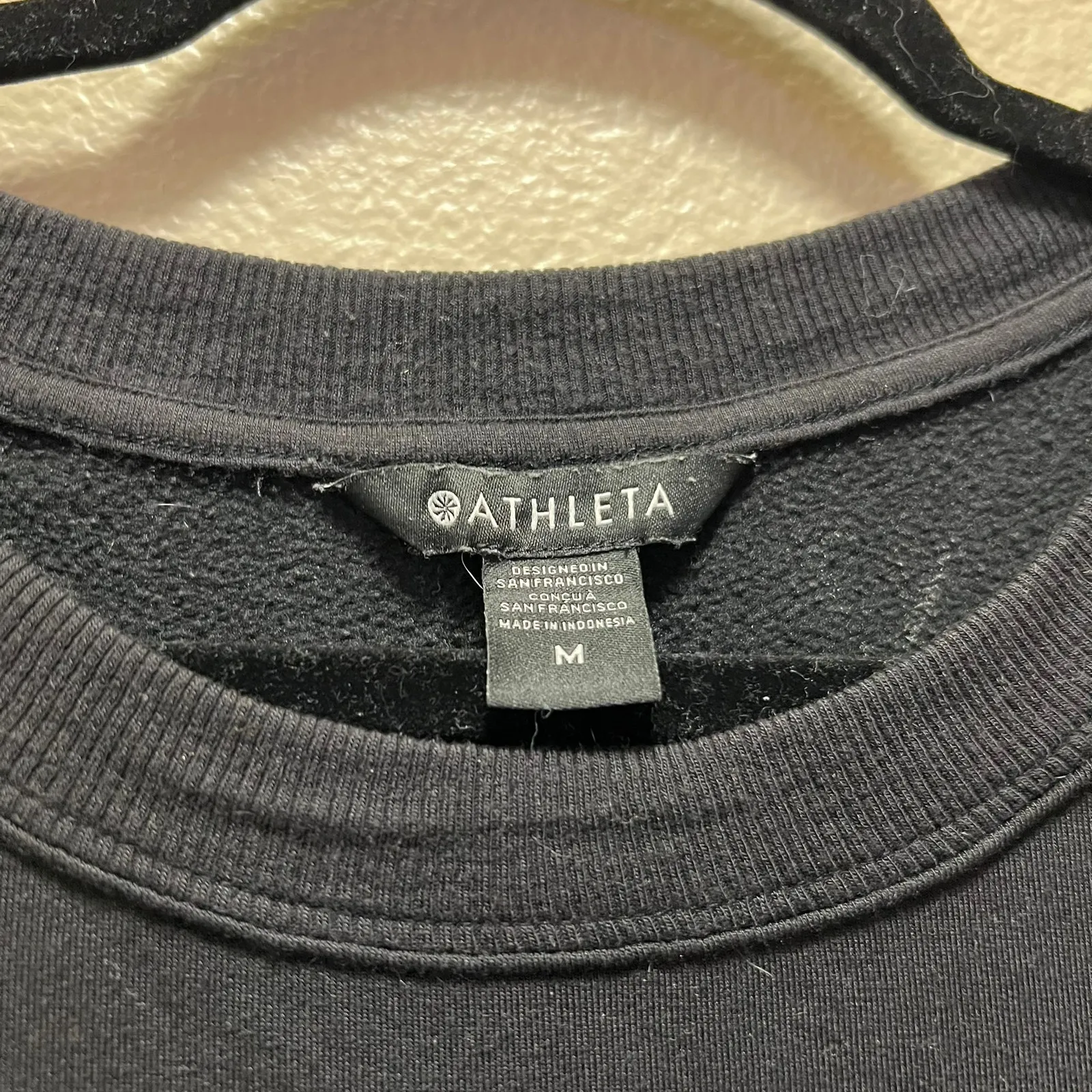 Athleta Sweatshirt Sweater Black Stretch Crew Neck Long Sleeve Pullover Sz M - Image 5