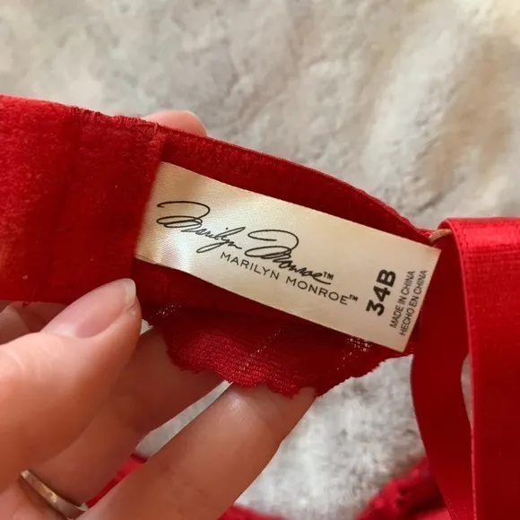Marilyn Monroe Intimates Longline Floral Lace V-Wire Demi Bra Red - Size 34B - Image 3