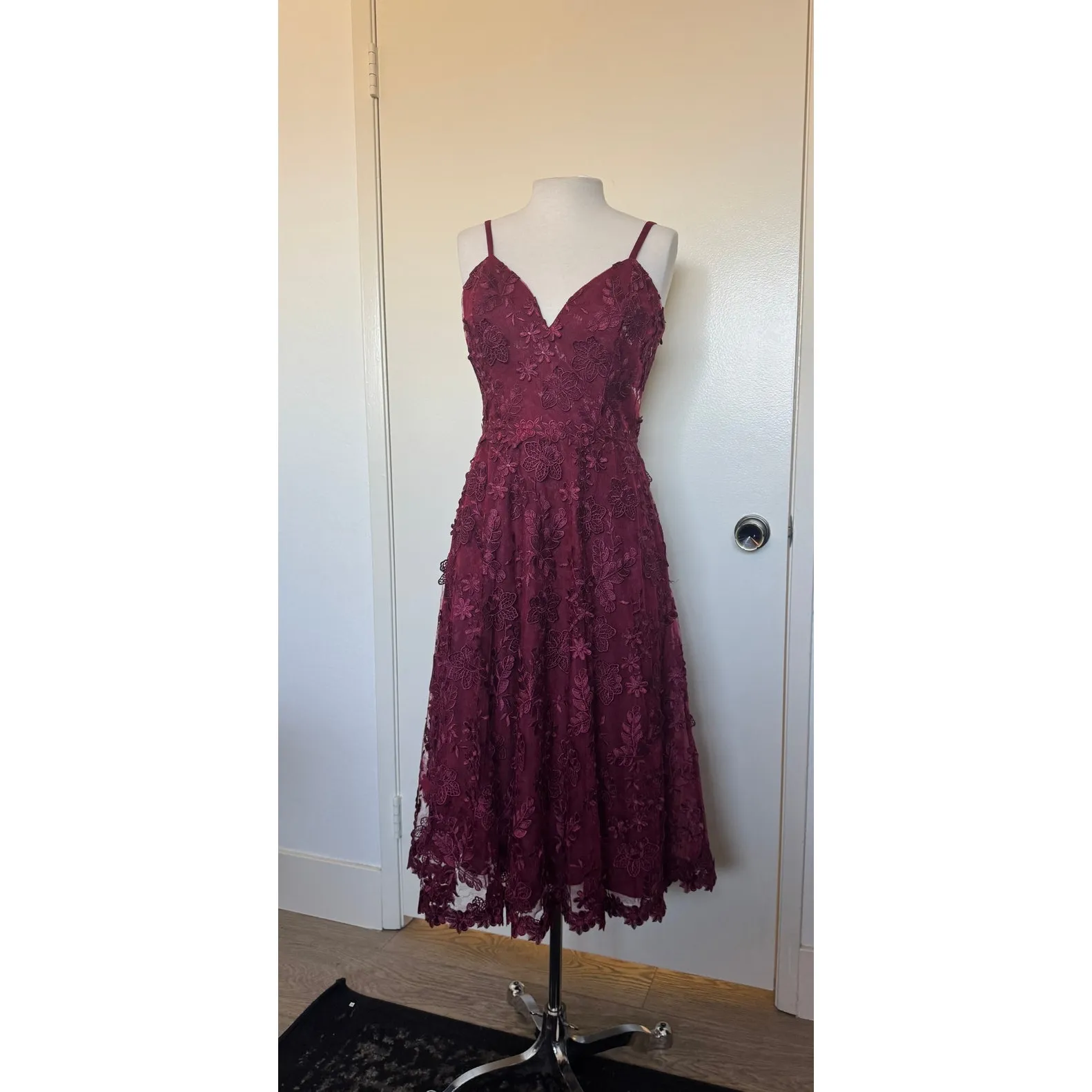 Dress the Population Tahani Dress in Burgundy Size Medium - Image 3