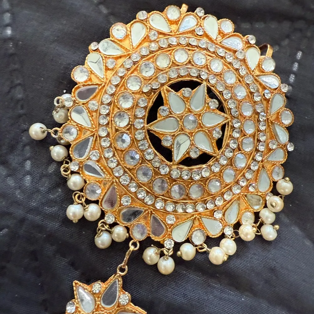 Indian Pakistani Gold and Pearl Jewelry Set - Image 5