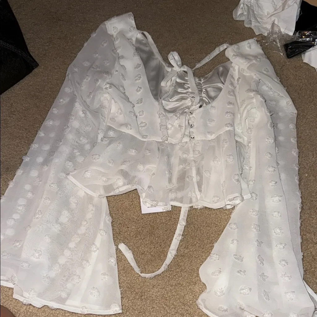 lovers and friends revolve white crop sheer blouse top medium NWT - Image 4
