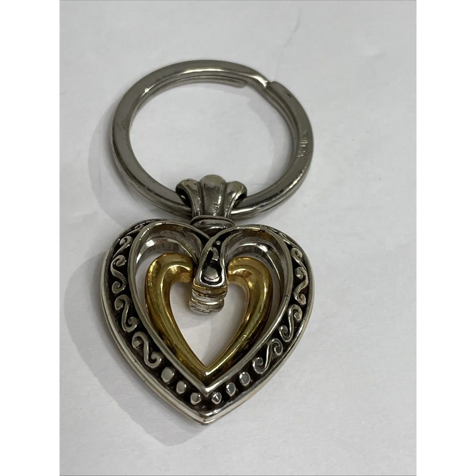 Brighton  ELLINGTON DOUBLE HEART REVERSE DESIGN TWO TONE  W/BLK ENAMEL KEY CHAIN - Image 2