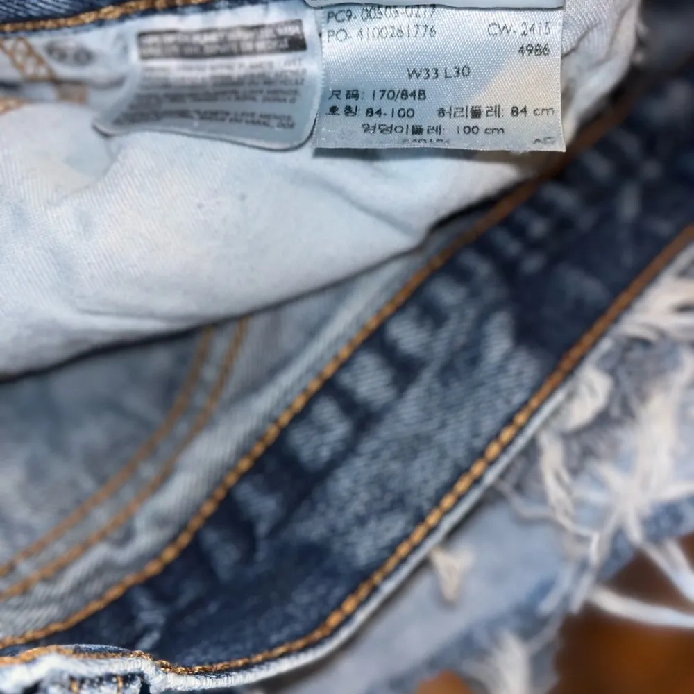 Funky Levi’s 505 Cutoff Jean Shorts! - Image 4