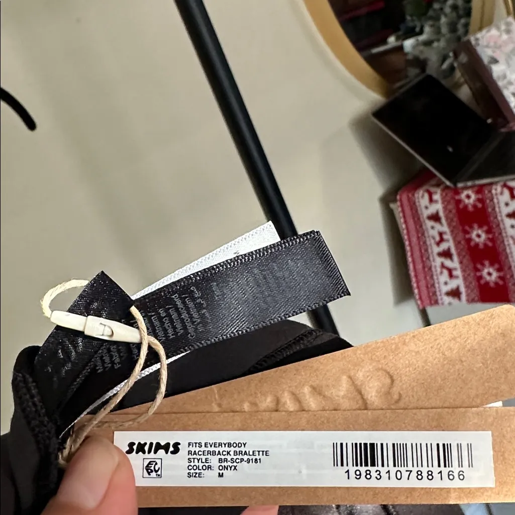 Skims Fits Everybody RACERBACK BRALETTE Onyx size M - Image 7