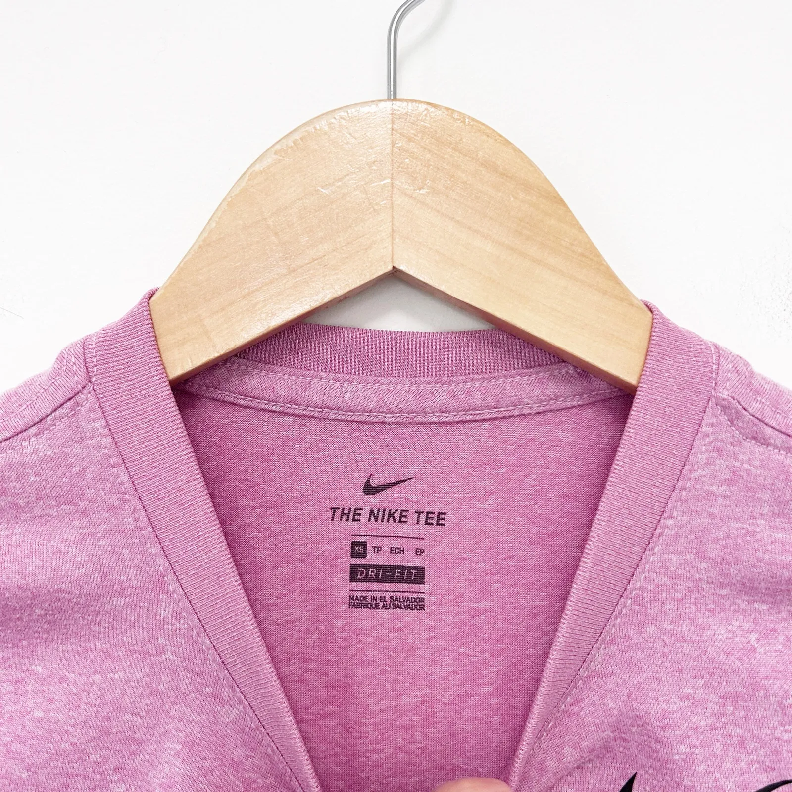 Nike Pink The Nike Tee Short Sleeve T Shirt Sz XS - Image 3