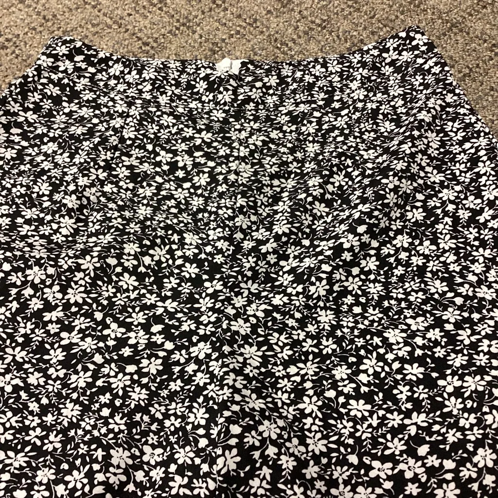 SHEIN Black White Floral Palazzo Wide Leg Pants * Size Small * NWOT - Image 2