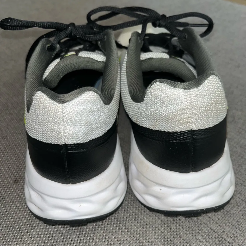 Nike  White and Neon Yellow Running Shoes - Image 5