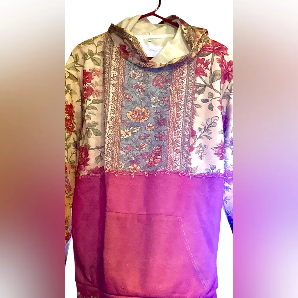 NWT Boho floral patchwork art print top with hoodie Size L Red Size L - Image 3