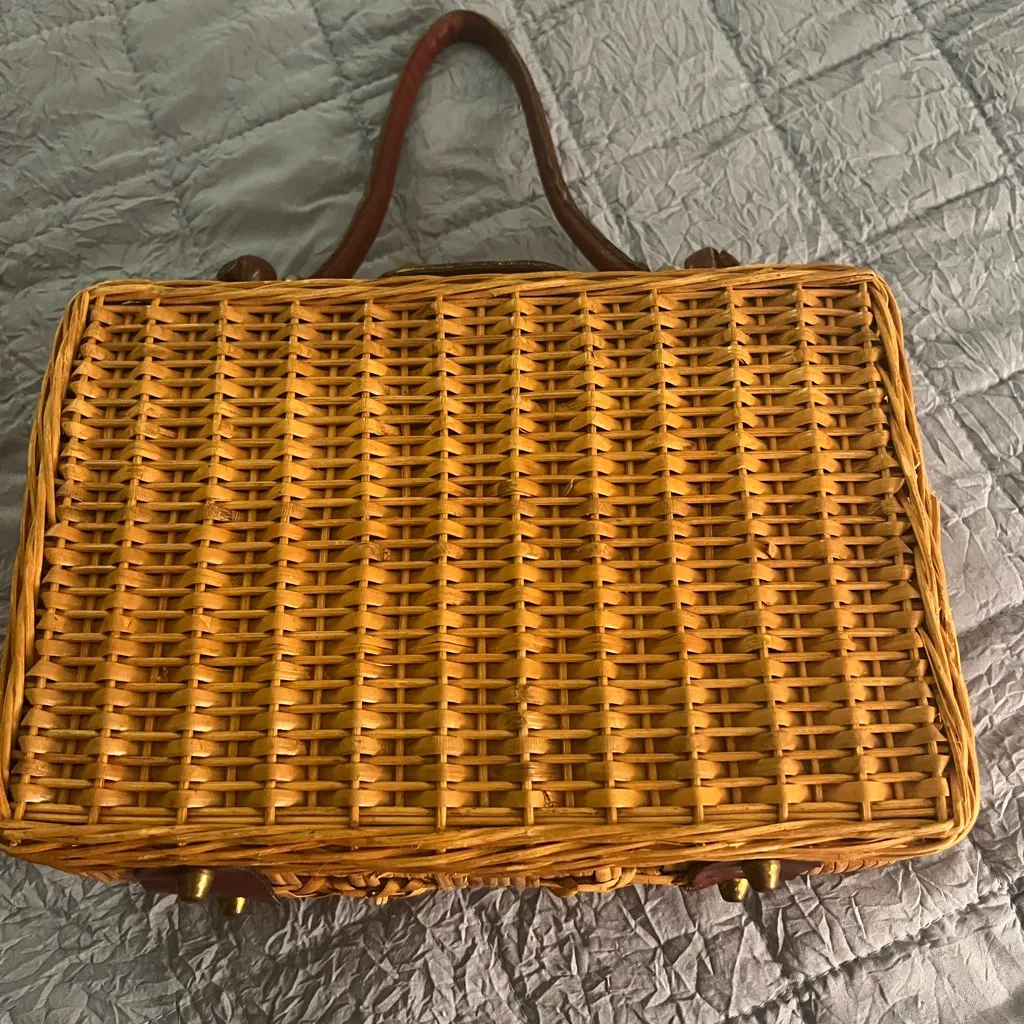 Etienne Aigner Vintage Iconic Wicker Hqndbag in Aigner signature burgundy - Image 6