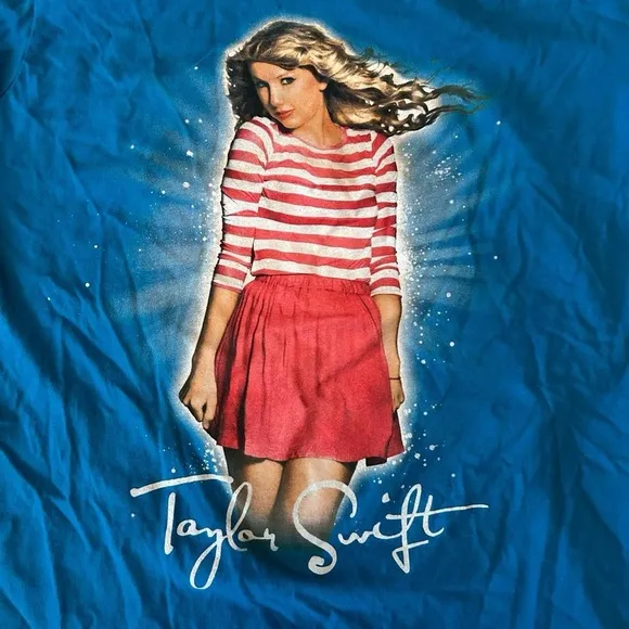 Taylor Swift Speak Now
World Tour 2011 Authentic Concert Tee - Image 2