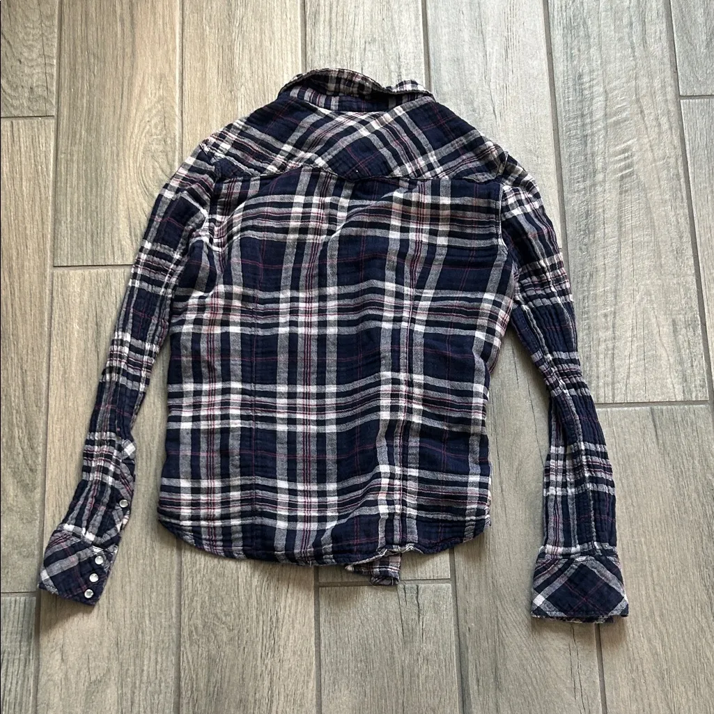 Levi's Women's Plaid Button Down Shirt - Navy and White - Image 5