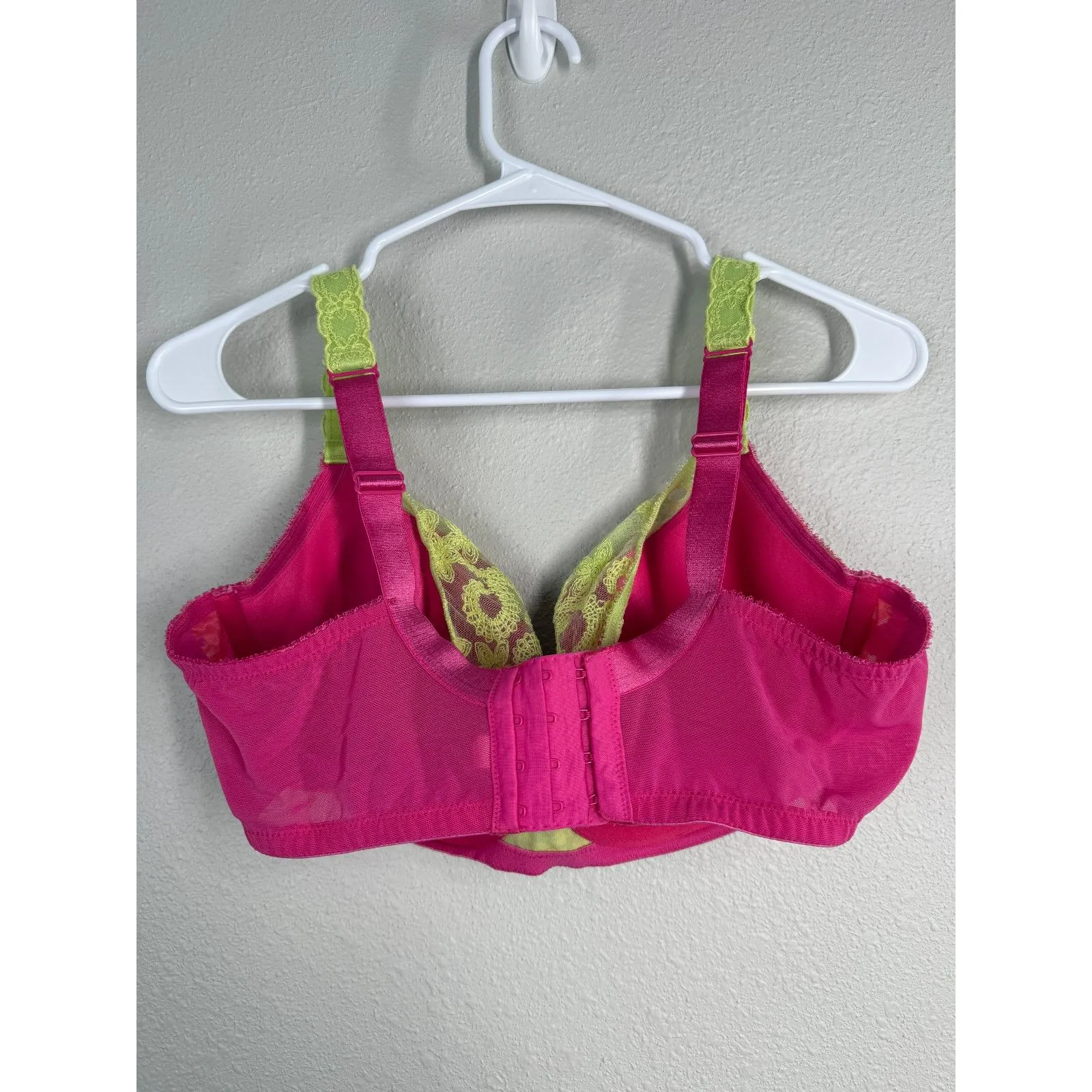 Cacique Womens Pink Floral T Shirt Bra Sz 40DDD Padded Wired - Image 4