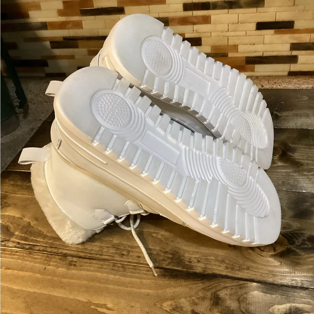 Fuzzy Boots. Winter white. Size 9 - Image 9